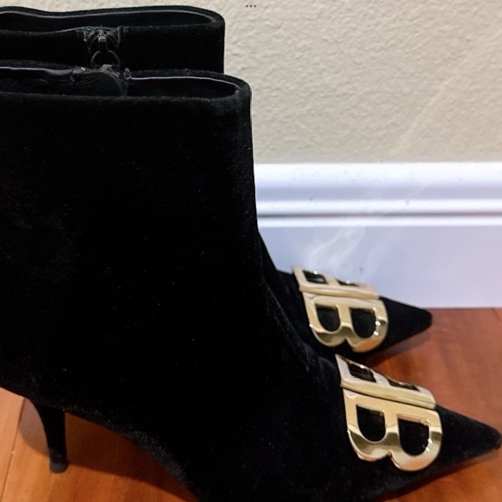 Balenciaga Black Heeled Boots with Gold Logo - Picture 4 of 9